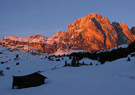  Dolomity - fragment   pasma górskiego w Alpach 