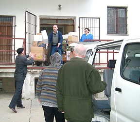  Wyładunek daru książek z Niemiec, 2005 