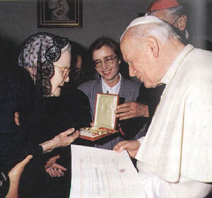  Karol gratuluje Karolinie, 1998; Karla Lanckorońska u Jana Pawła II 