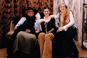 Teresa Plis na zabawie karnawałowej - 2003 r. Teresa Plis na zabawie karnawałowej - 2003 r.