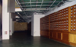  Pod antresolą w holu katalogowym   BU KUL - czerwiec 2007 r. 