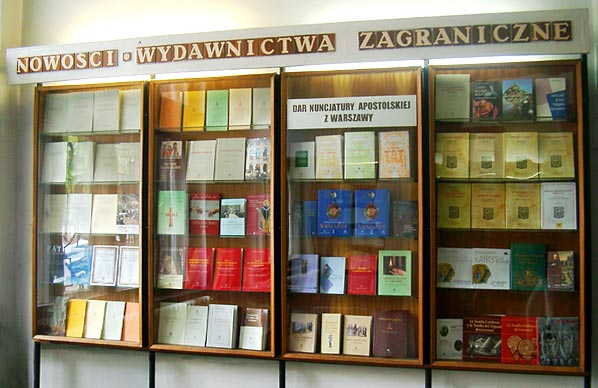  Maj 2004, BU KUL - wystawa książek daru Nuncjatury Apostolskiej w Warszawie 