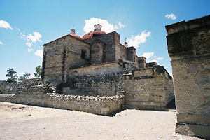  Wystawa fotografii 'Kościoły Meksyku', BU KUL, lato'2006 