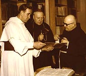  Od lewej: Rektor KUL O. Mieczysław Krąpiec Prymas Stefan Wyszyński i Dyrektor BU KUL O. Romuald Gustaw (lata '70. XX w.) 
