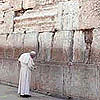 Papież Jan Paweł II pod Ścianą Płaczu - marzec 2000 