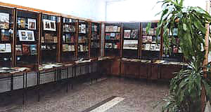  Widok ogólny wystawy Ziemia Zbawiciela w BU KUL, 2000 