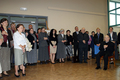 goście przybyli na otwarcie wystawy, siedzi ks. prof. J. Kudasiewicz